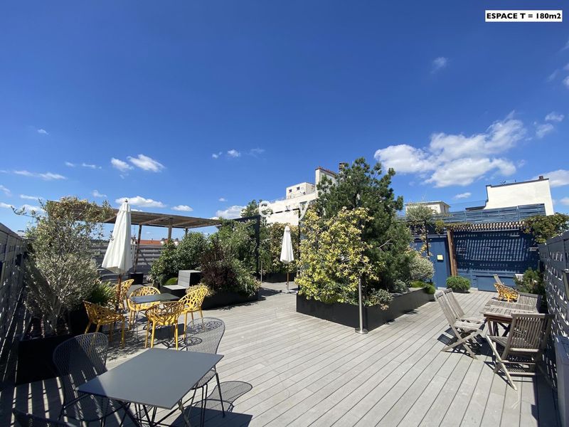 A unique and atypical filming location space situated in the heart of Paris, FRANCE